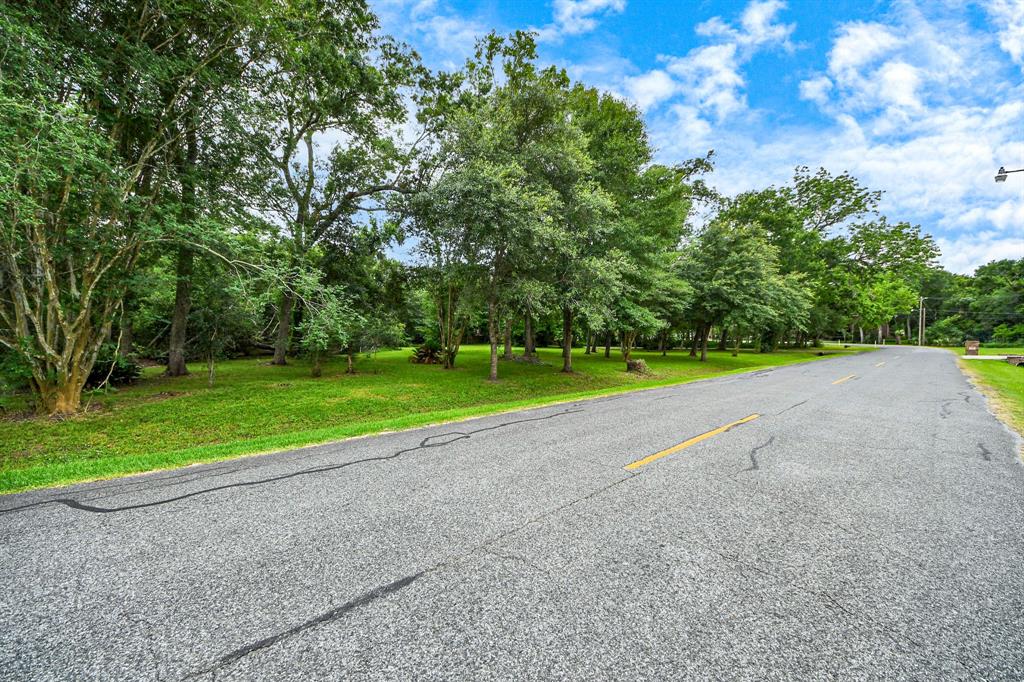 611 Oak Drive, Friendswood, Texas image 16