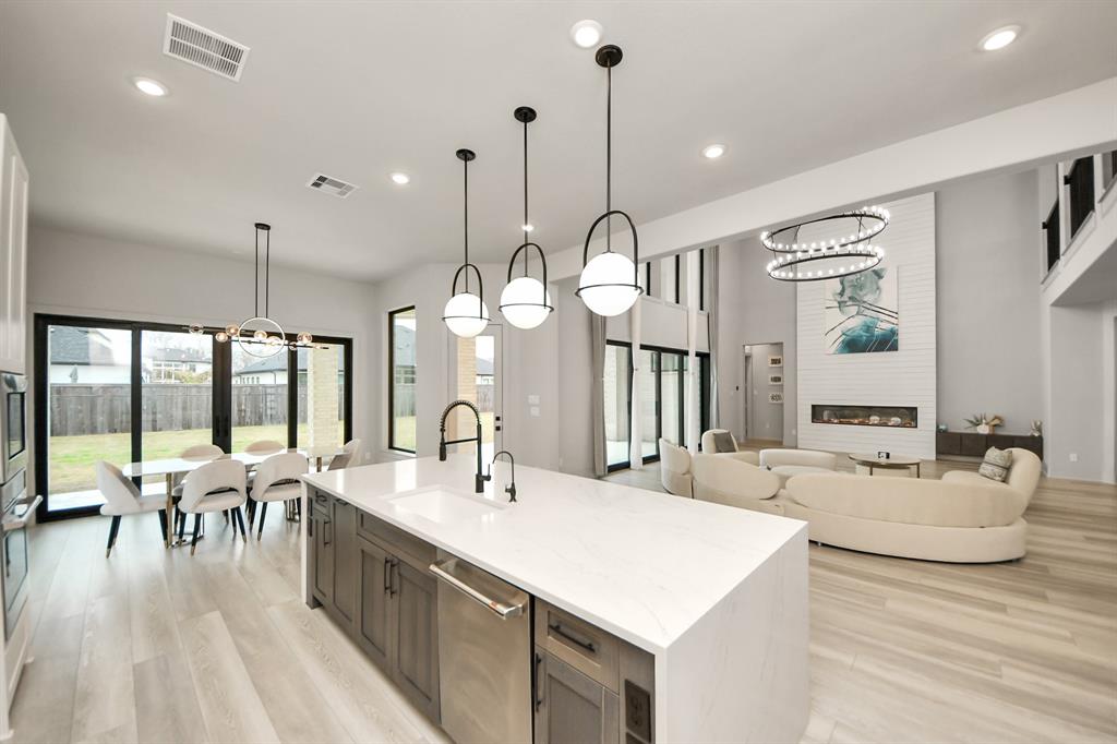 10123 Regatta Shore Drive, Missouri City, Texas image 11