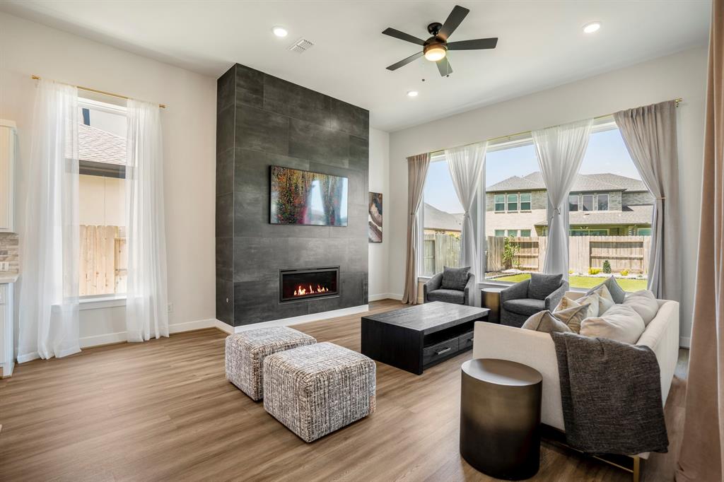 4638 Sanders Meadow Lane, Sugar Land, Texas image 8