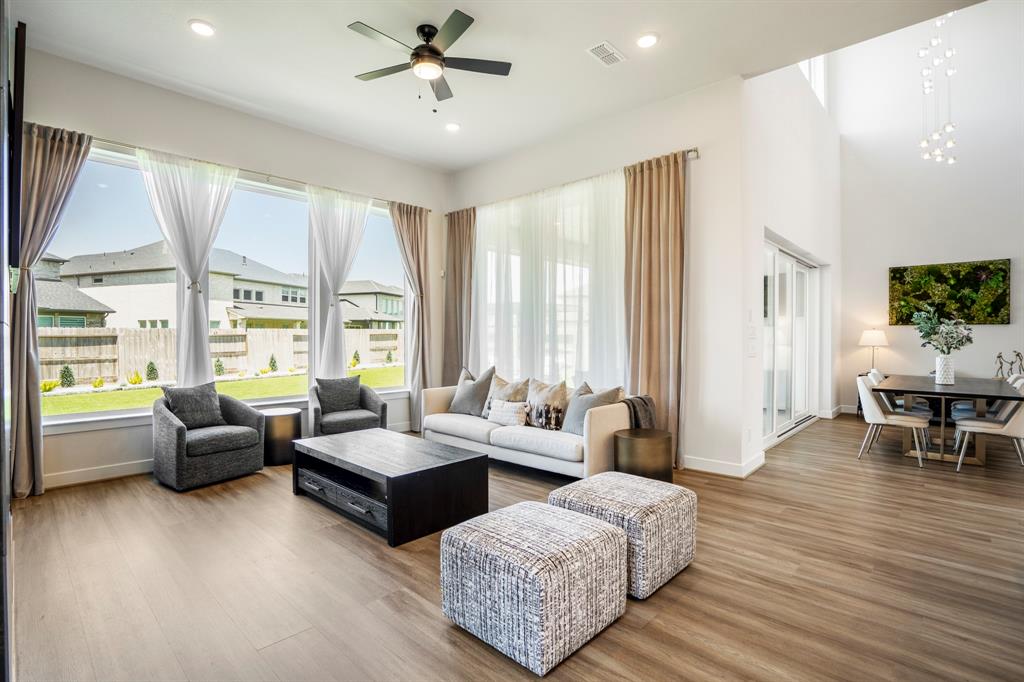 4638 Sanders Meadow Lane, Sugar Land, Texas image 9