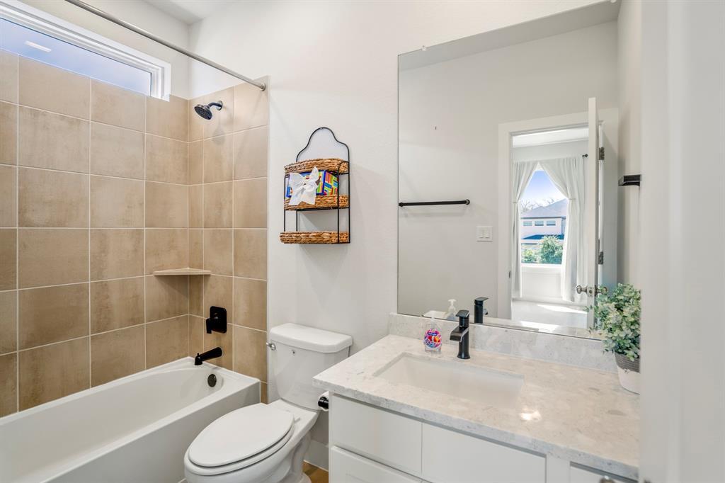 4638 Sanders Meadow Lane, Sugar Land, Texas image 32