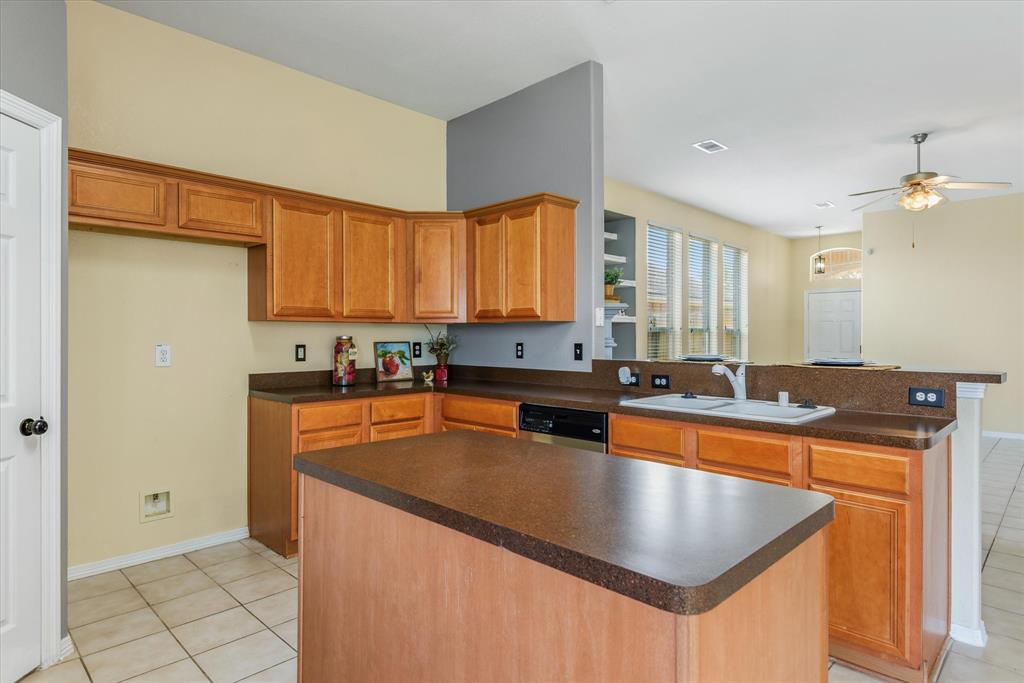 104 Laurel Meadow Court, La Marque, Texas image 12