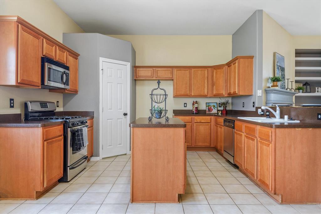104 Laurel Meadow Court, La Marque, Texas image 11