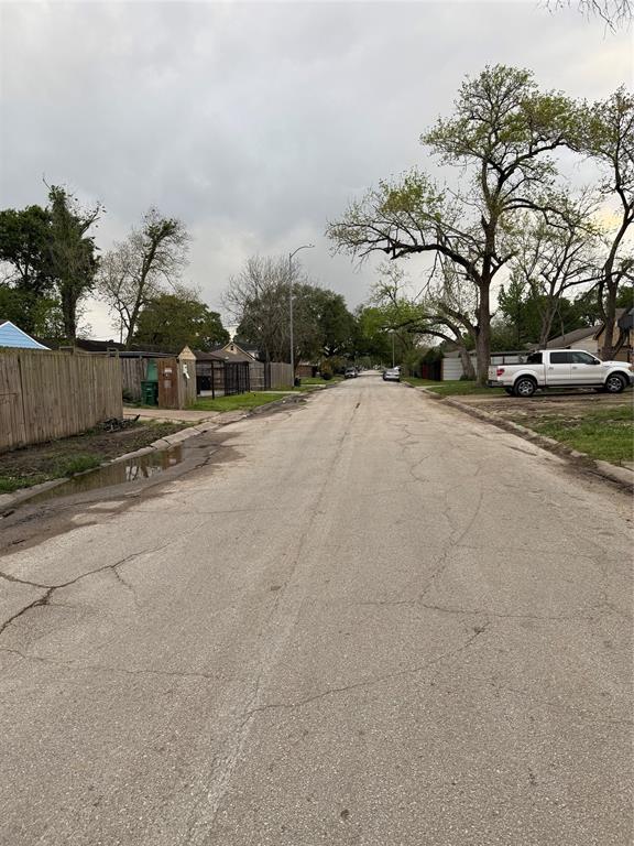 5826 Southwind Street, Houston, Texas image 7