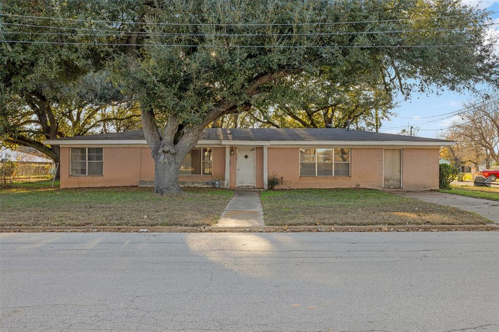 1002 S San Jose Street, Hearne, Texas image 1