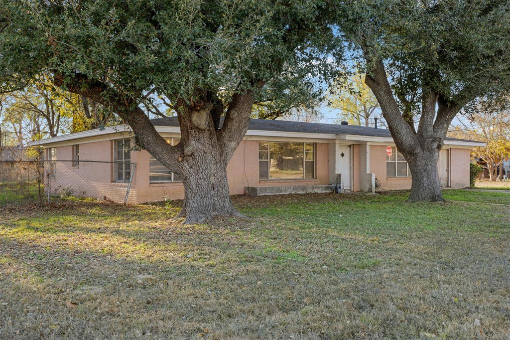 1002 S San Jose Street, Hearne, Texas image 6