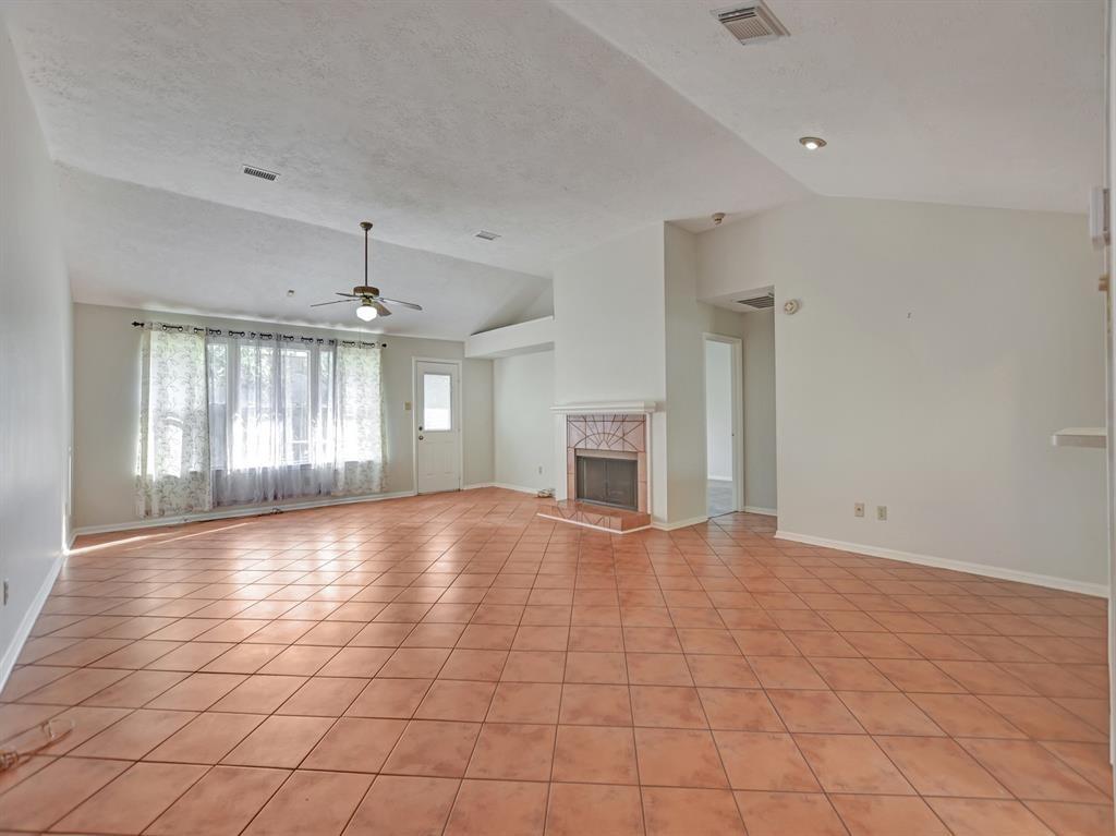 15830 Cambridge View Drive, Friendswood, Texas image 8