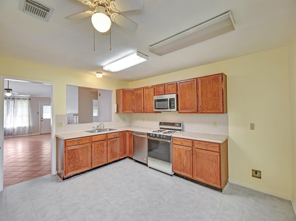 15830 Cambridge View Drive, Friendswood, Texas image 19