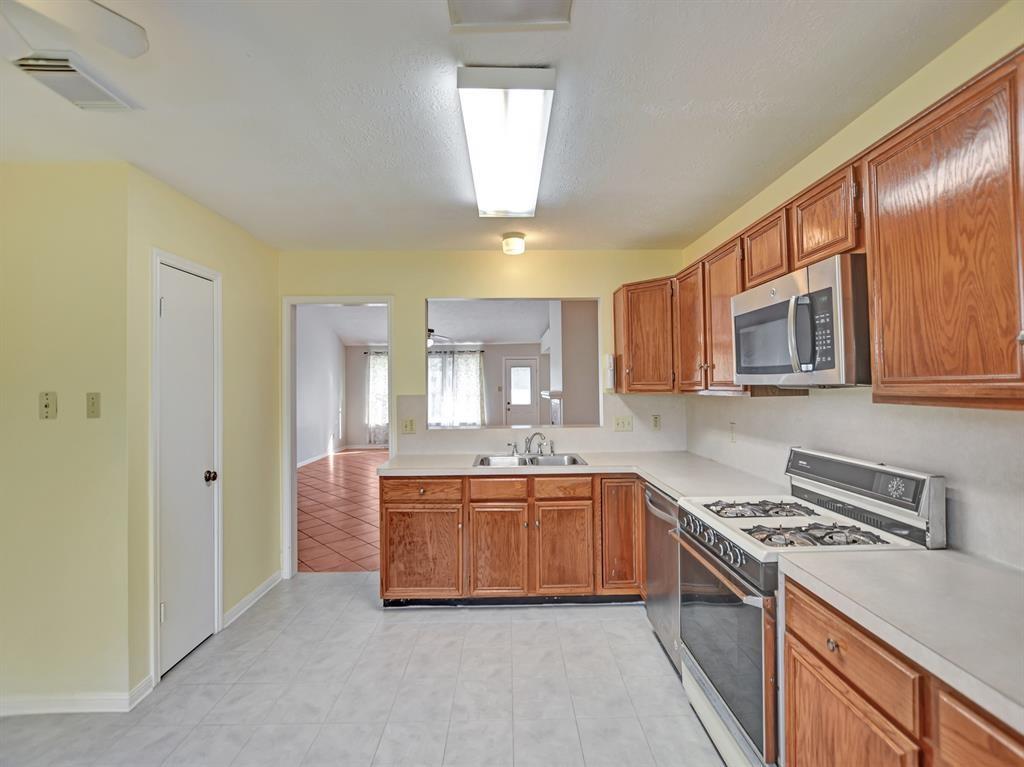 15830 Cambridge View Drive, Friendswood, Texas image 20