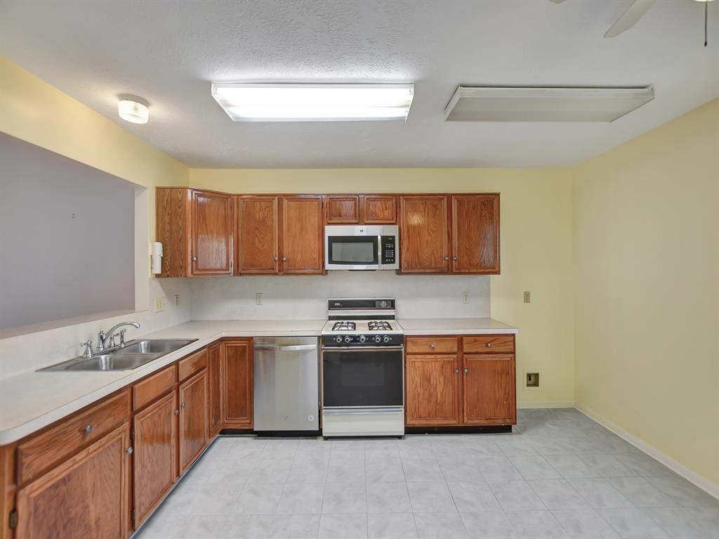 15830 Cambridge View Drive, Friendswood, Texas image 21