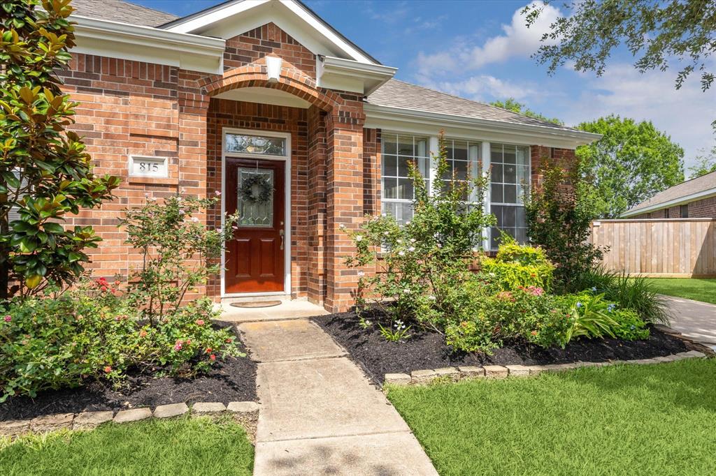 815 SPRING VALLEY COURT