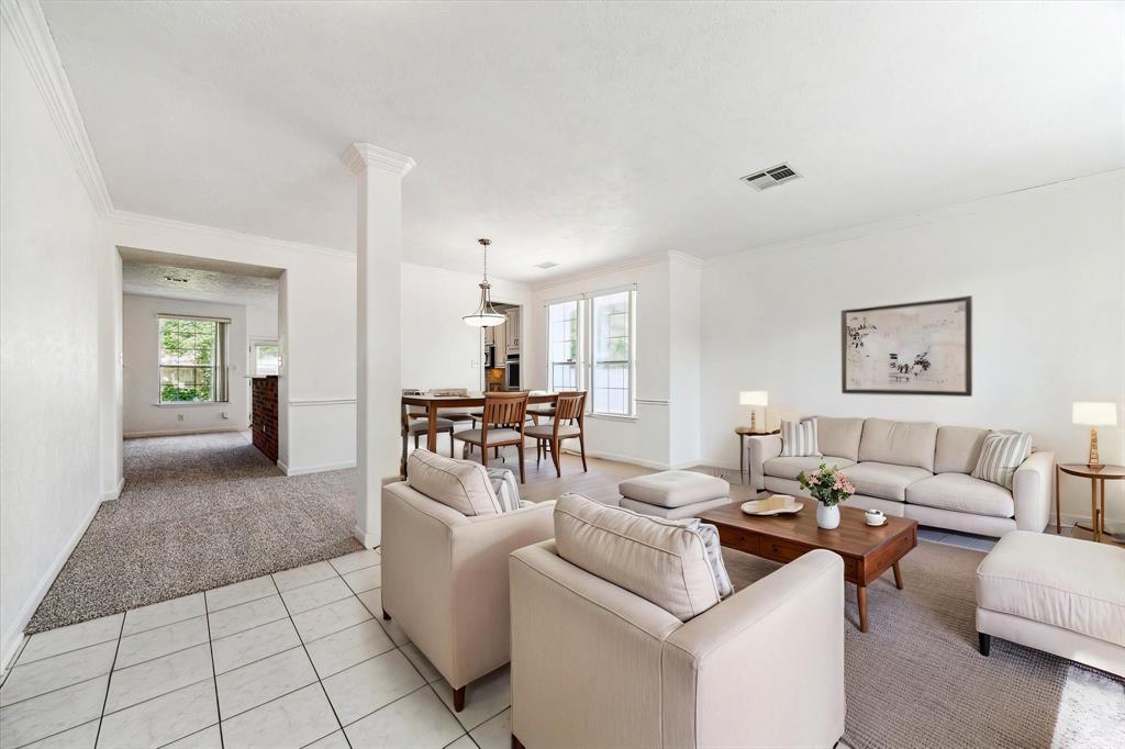 815 SPRING VALLEY COURT