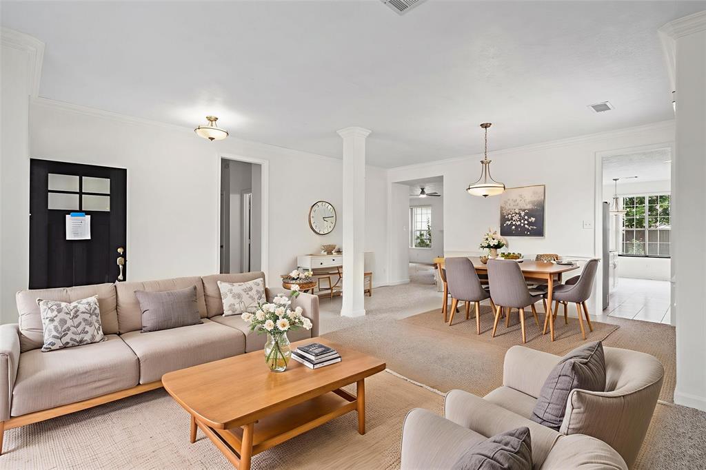 815 SPRING VALLEY COURT