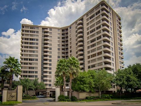 Photo of 3525 Sage Road #613, Houston, TX 77056 (MLS # 74363256)