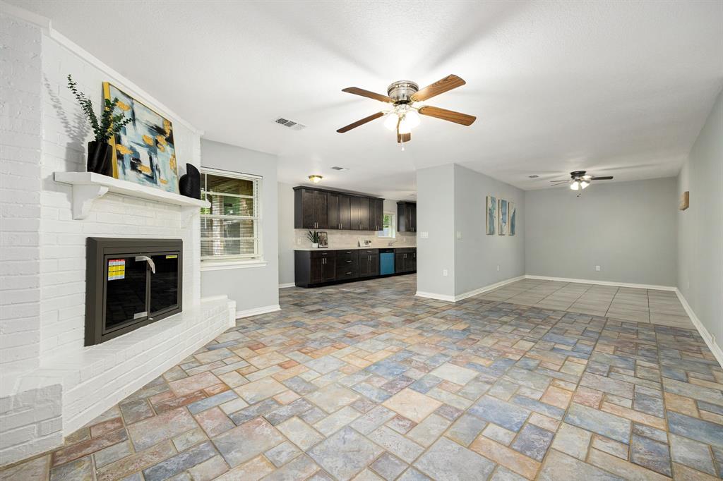 218 Chariot Lane, New Caney, Texas image 4