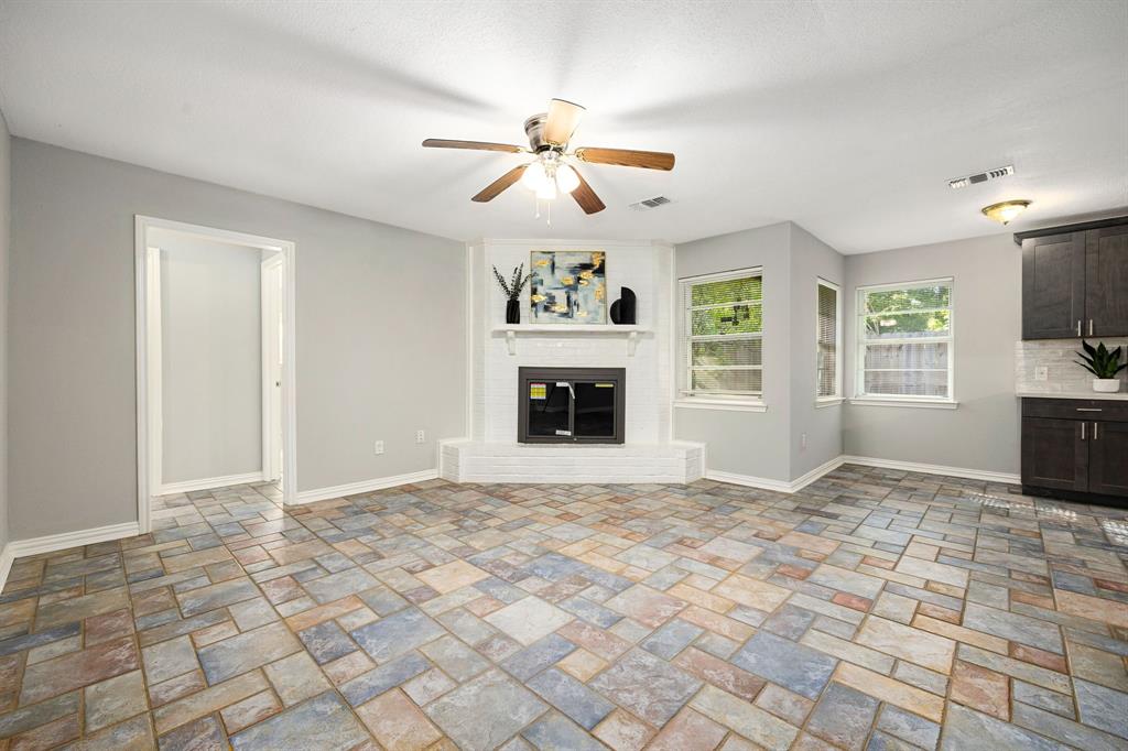 218 Chariot Lane, New Caney, Texas image 5