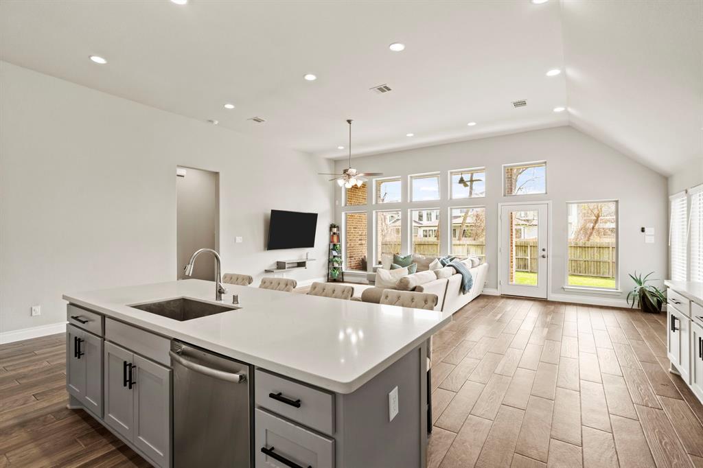 9002 Stanley Oak Drive, Missouri City, Texas image 36