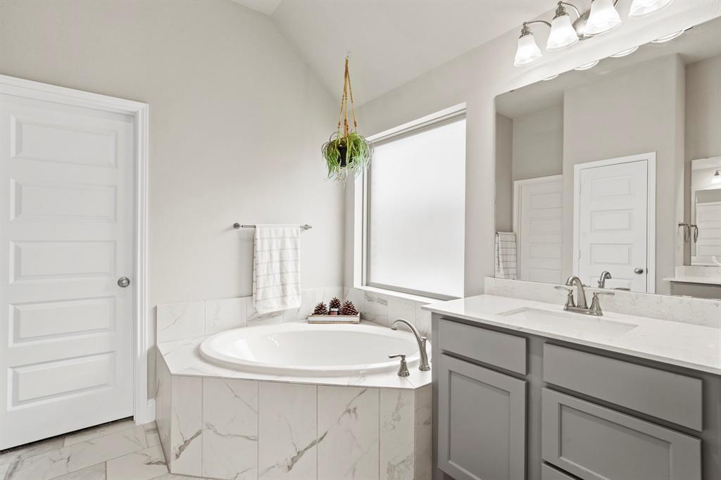 9002 Stanley Oak Drive, Missouri City, Texas image 15