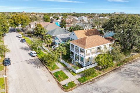 Single Family Residence in Galveston TX 3727 Avenue N 1/2 1.jpg
