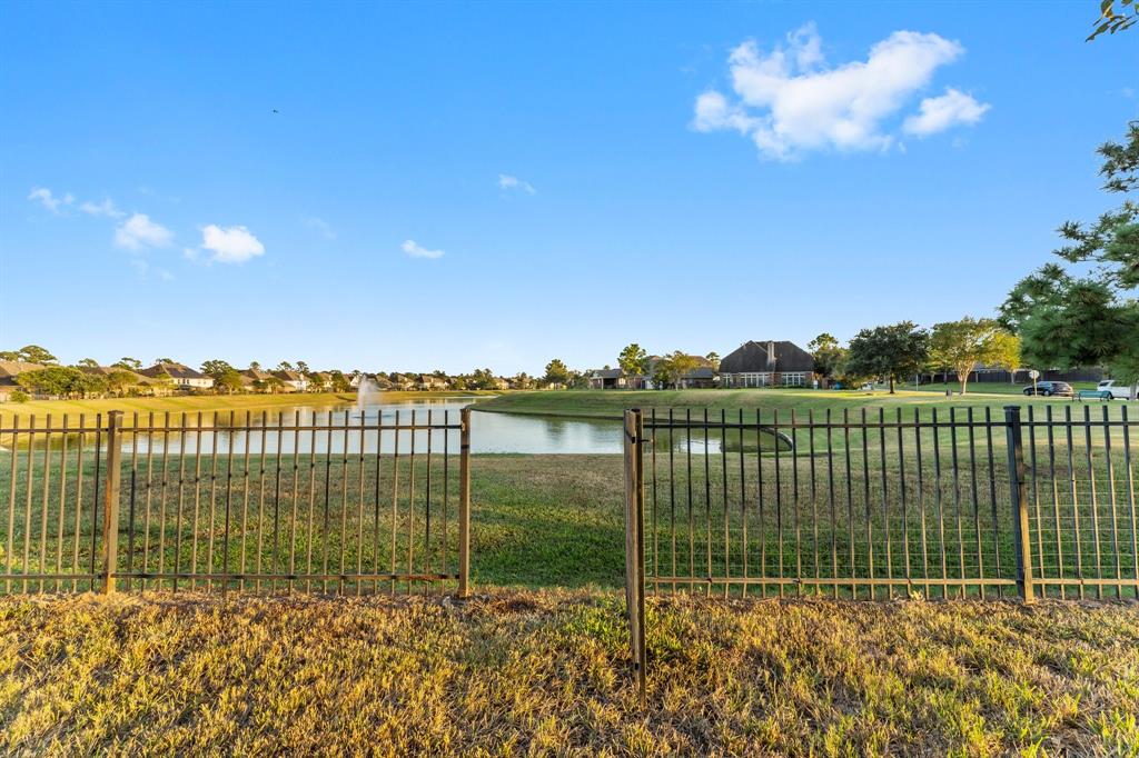 14523 Lakepointe Bend Lane, Cypress, Texas image 37