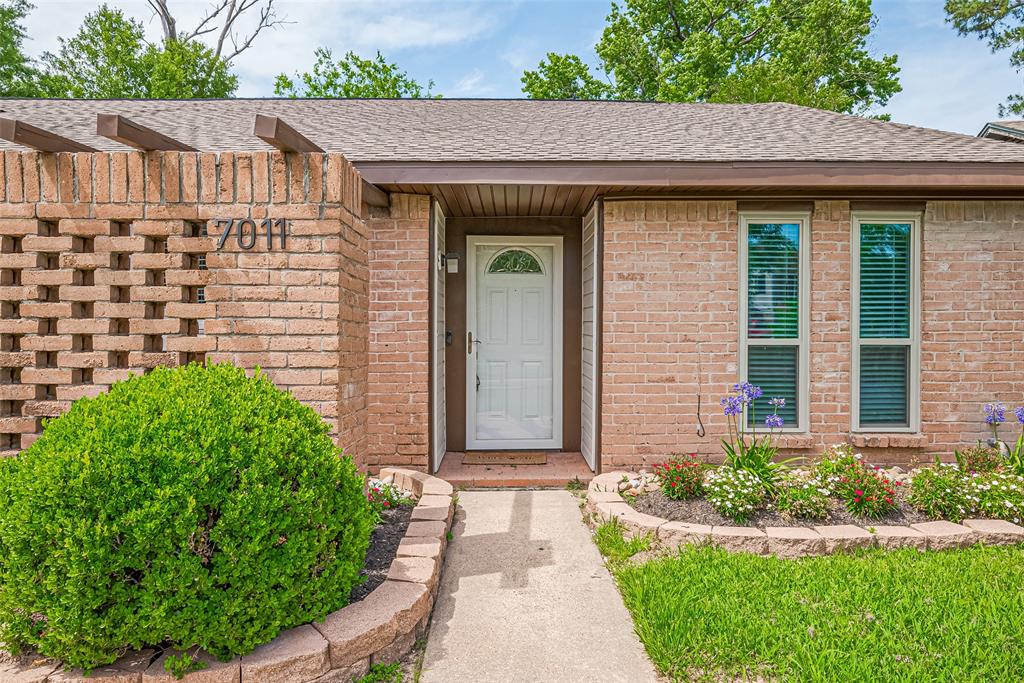 property-search 1 7011 Maple Fox Drive