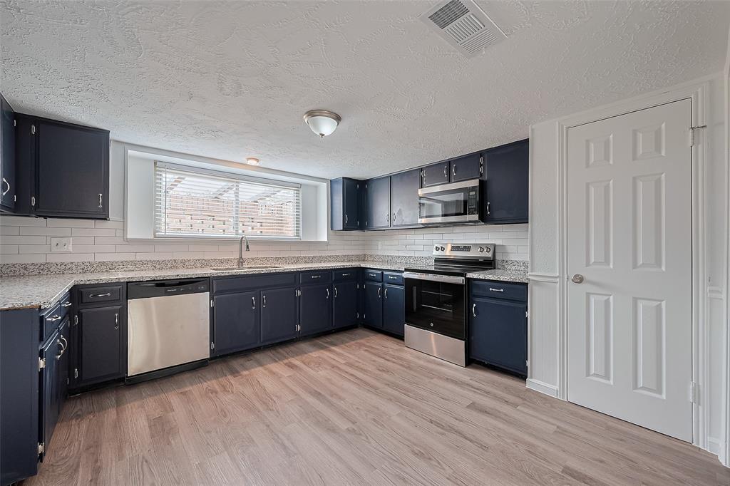 property-search 4 7011 Maple Fox Drive