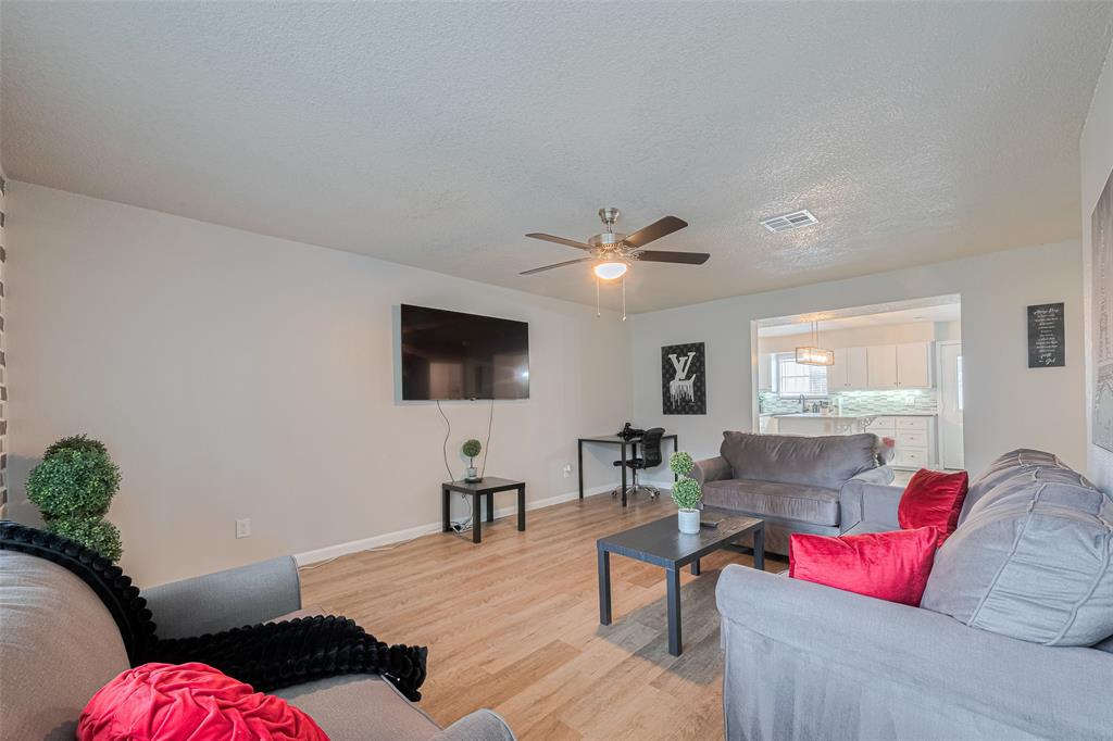 5825 Village Forest Court, Houston, Texas image 8