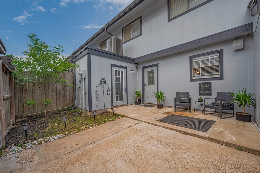 5825 Village Forest Court, Houston, Texas image 3
