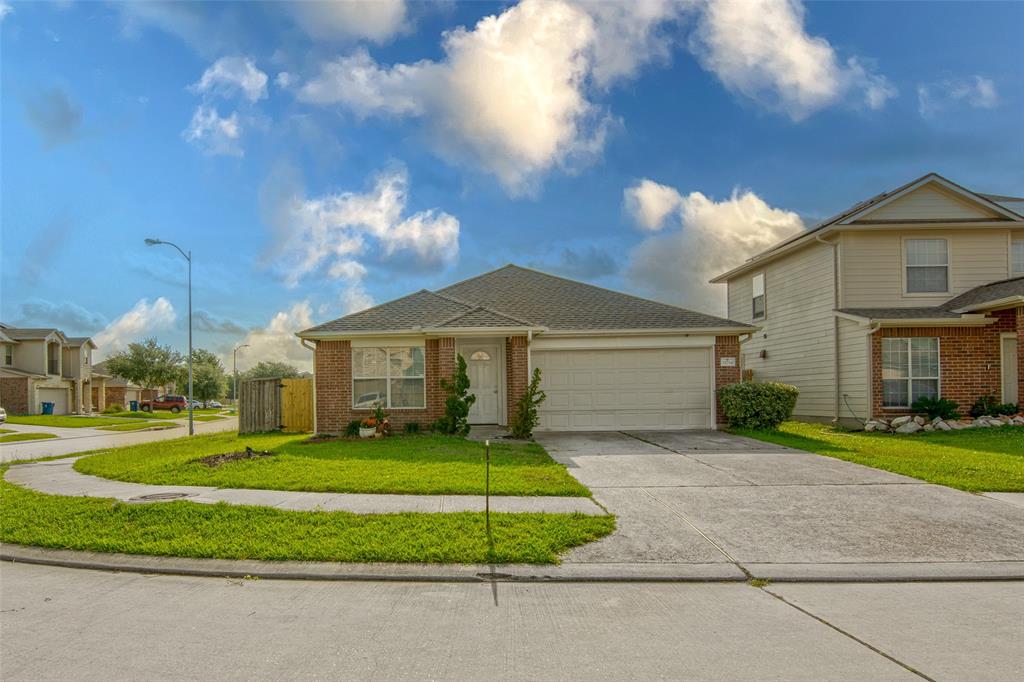21734 Oriole Trail, Humble, Texas image 1