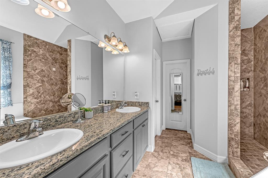 14402 Meadowlands Drive, Mont Belvieu, Texas image 10