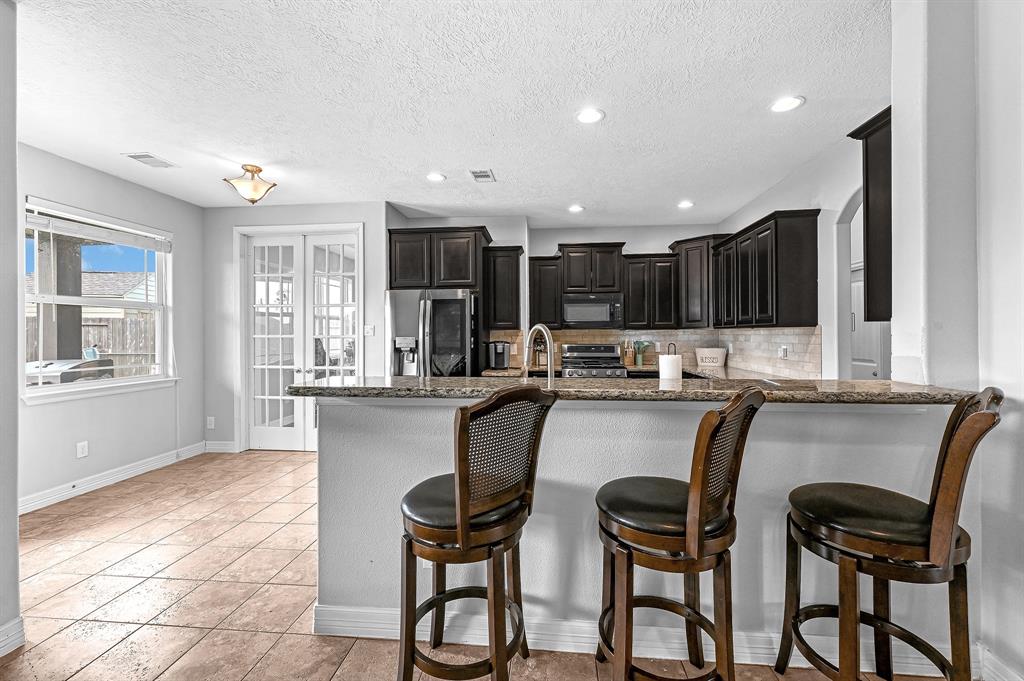 14402 Meadowlands Drive, Mont Belvieu, Texas image 7