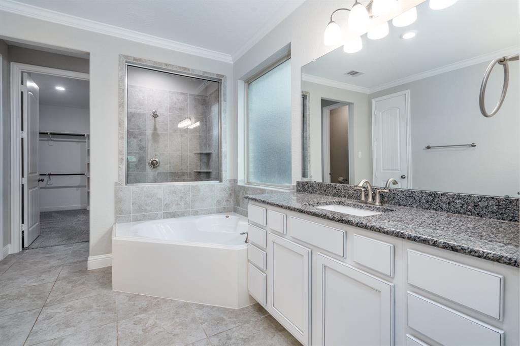1083 Ginger Glade Lane, Pinehurst, Texas image 24