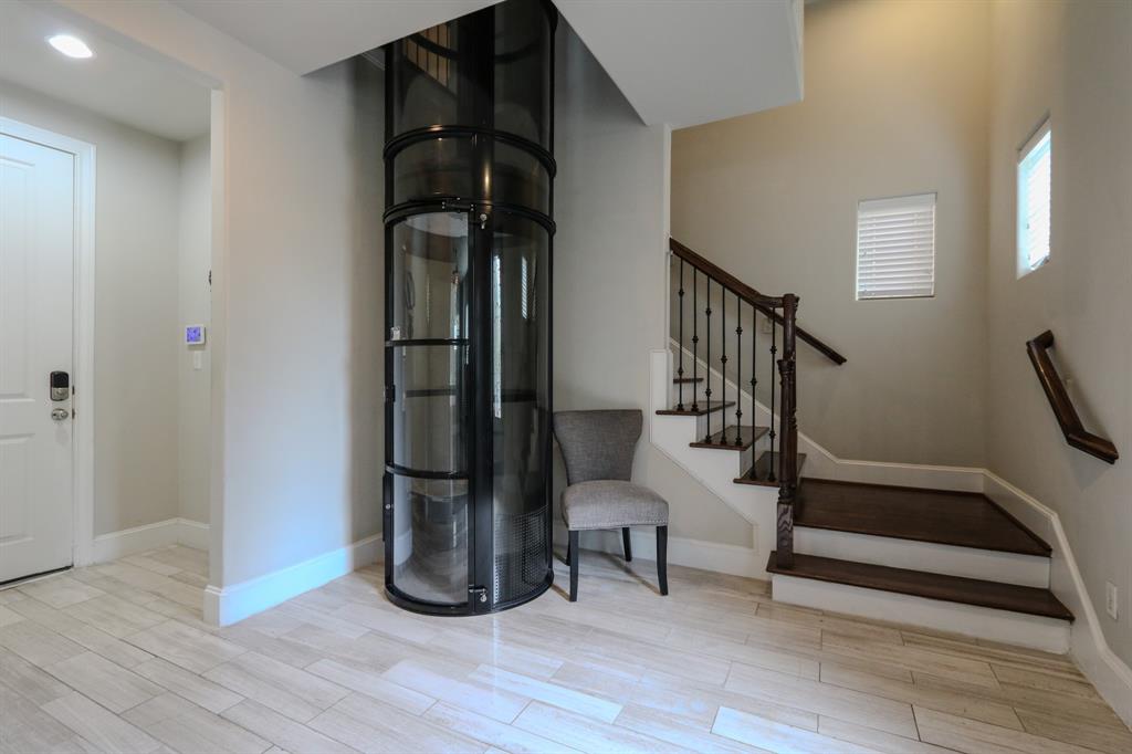 9642 Fannin Station W