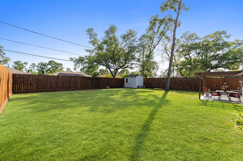 2215 Nina Lee Lane, Houston, Texas image 32
