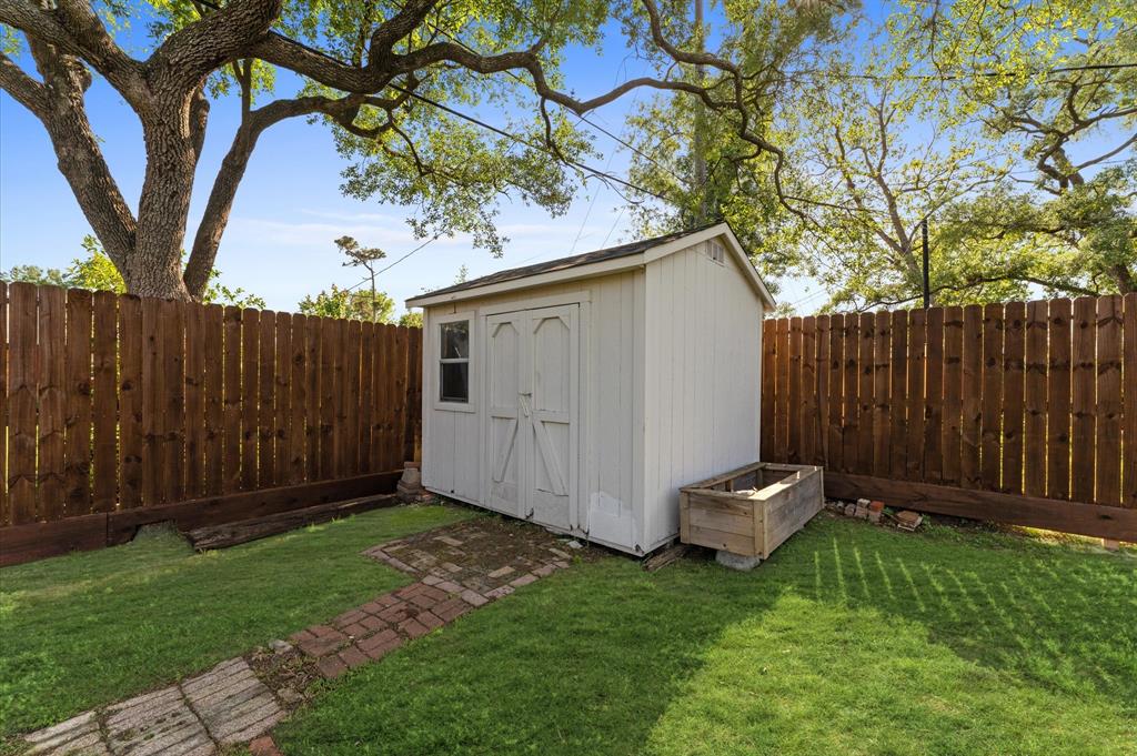 2215 Nina Lee Lane, Houston, Texas image 30