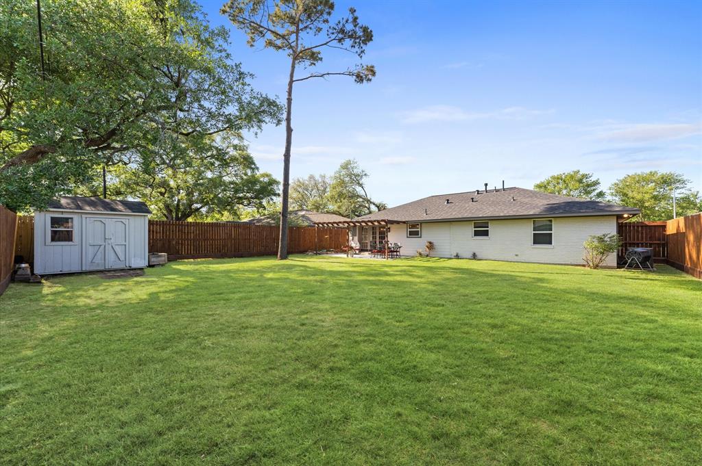 2215 Nina Lee Lane, Houston, Texas image 31
