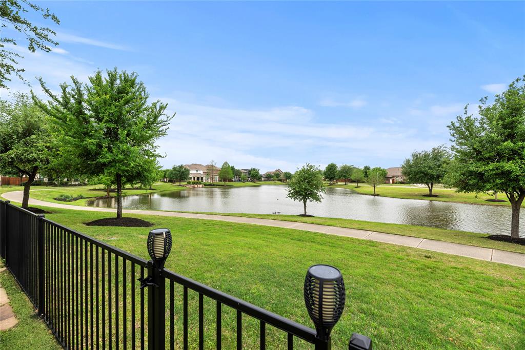 10431 Lavender Landing Lane, Cypress, Texas image 1