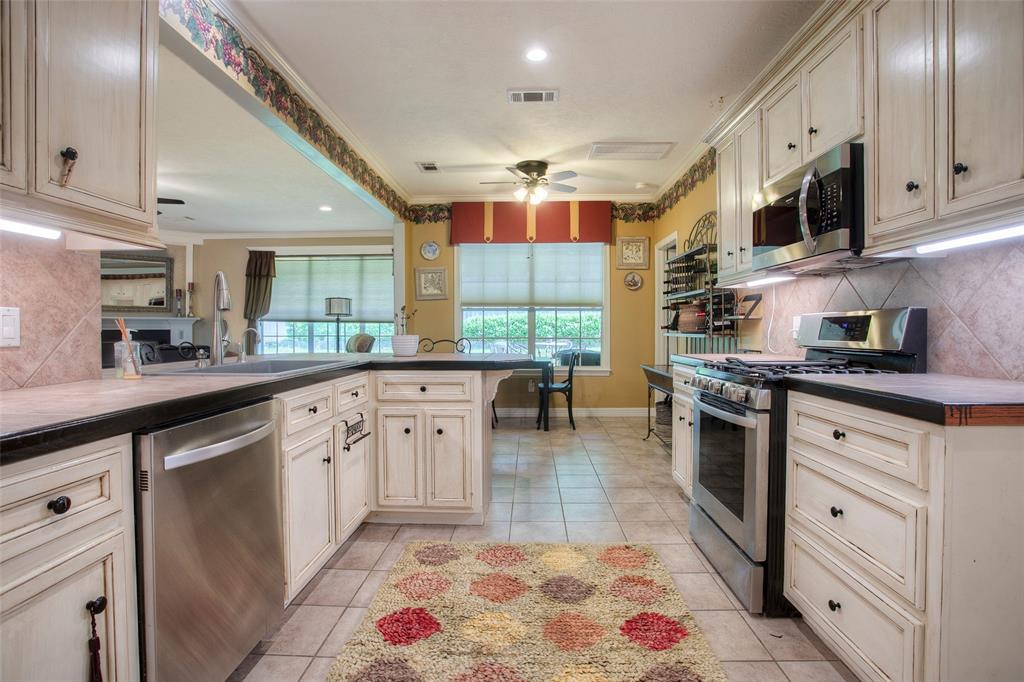 1912 Rollingwood Drive, Huntsville, Texas image 15