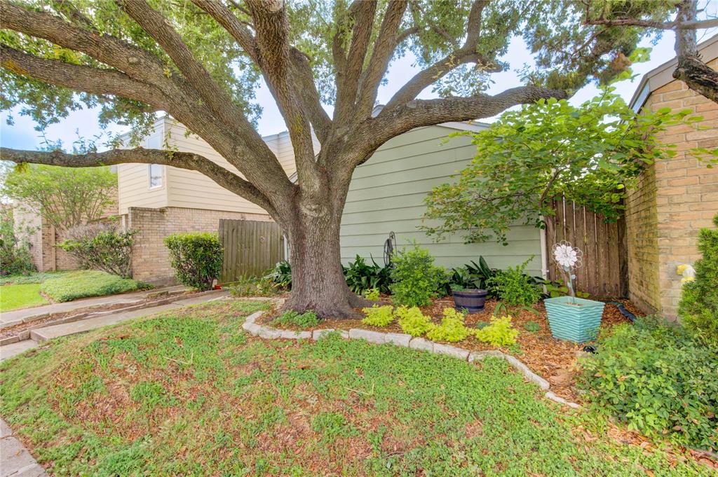 1921 Wilcrest Drive, Houston, Texas image 7