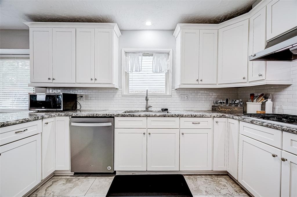11607 Knobcrest Drive, Houston, Texas image 7