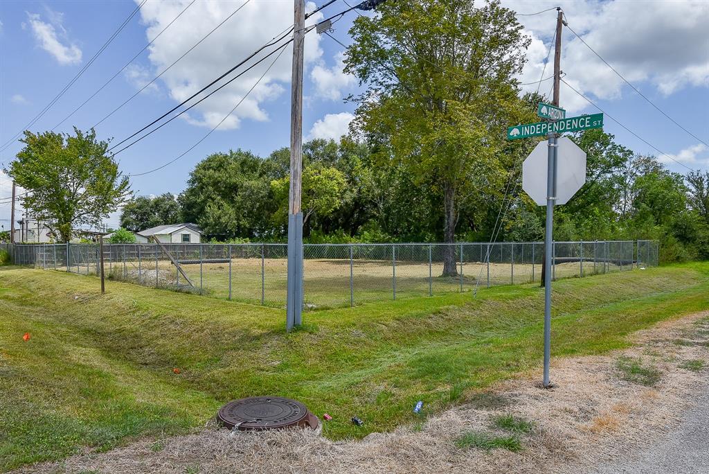 1902 Arizona Avenue, League City, Texas image 2