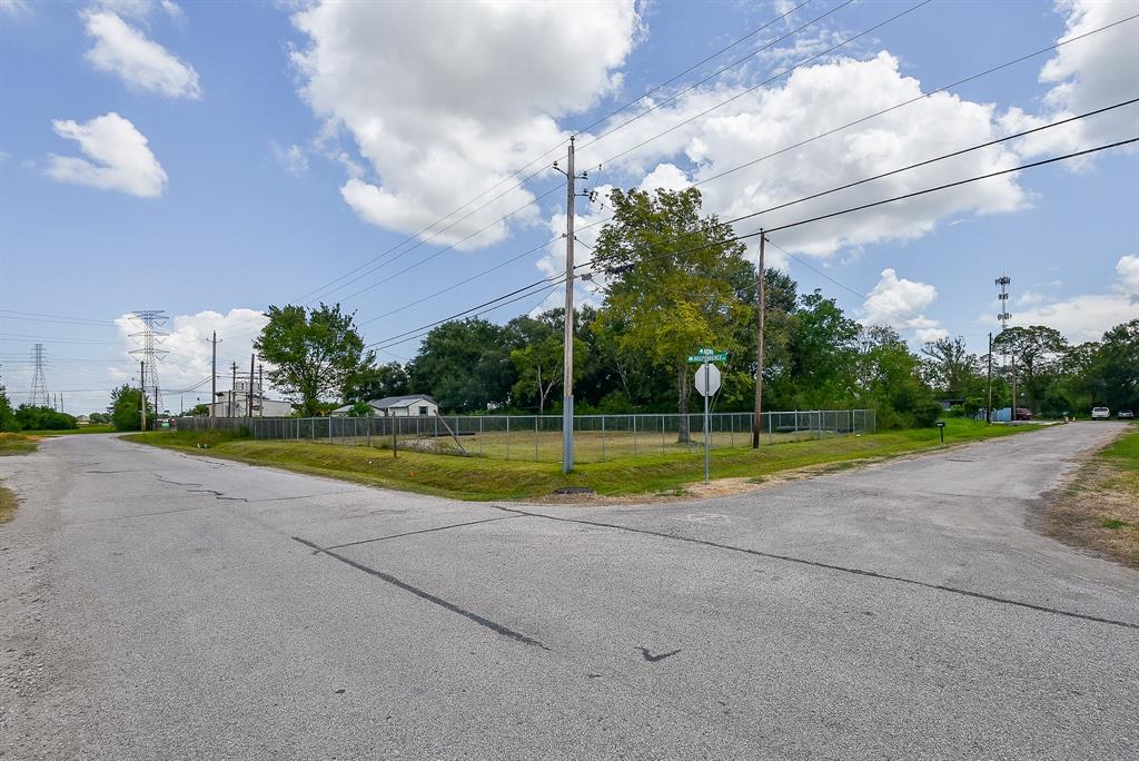 1902 Arizona Avenue, League City, Texas image 3