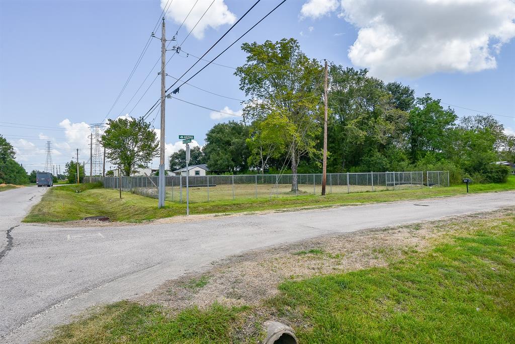 1902 Arizona Avenue, League City, Texas image 1