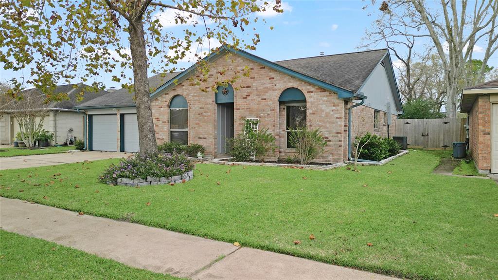 15815 Bougainvilla Lane, Friendswood, Texas image 2