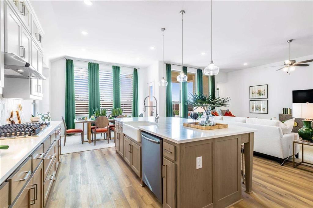 12107 Lake View Boulevard, Mont Belvieu, Texas image 7