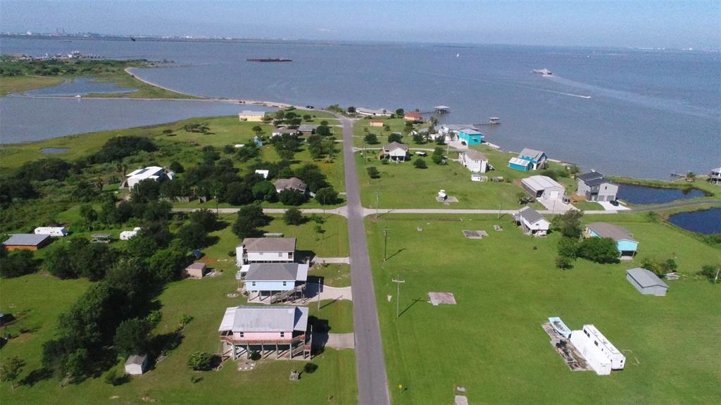 516 Overton Avenue, Port Bolivar, Texas image 2