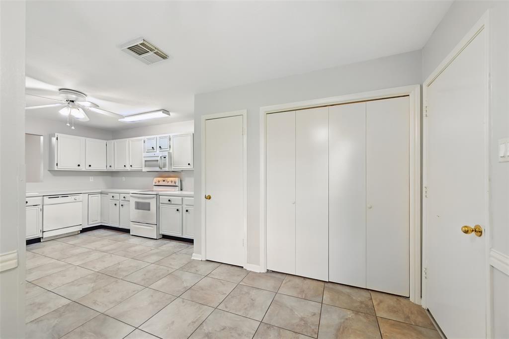 3638 Teakwood Ln Drive, Pearland, Texas image 9