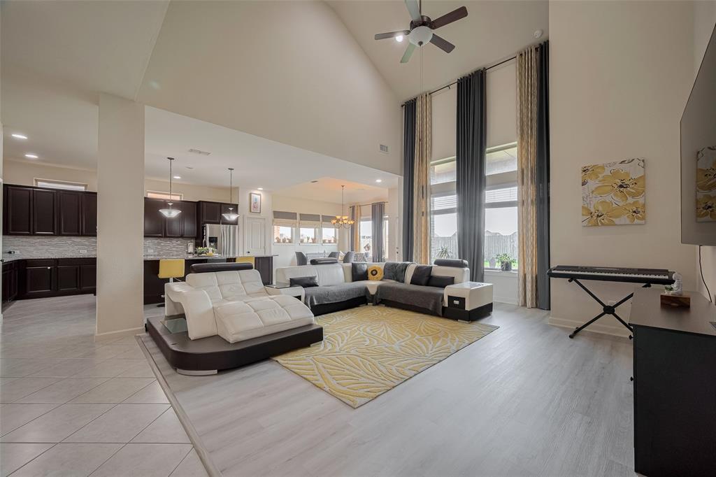 27003 Lindenwood Creek Lane, Katy, Texas image 2