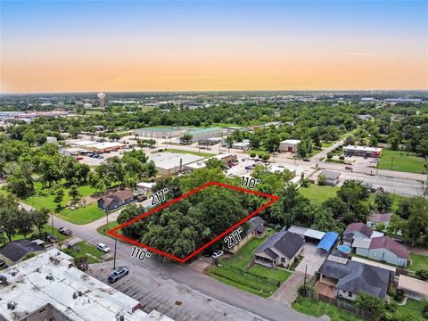 Photo of 2818 Violet Street, Pasadena, TX 77503 (MLS # 48701213) Photo of 2818 Violet Street, Pasadena, TX 77503 (MLS # 48701213)