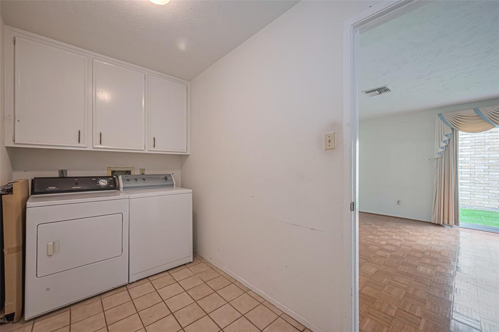 11935 Brook Meadows Lane, Meadows Place, Texas image 33
